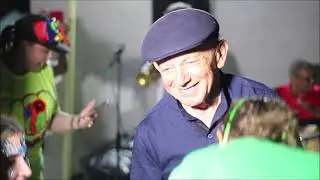 Tío Conejo Bailando y Gozando en su Cumpleaños con Aníbal Sensación Velásquez