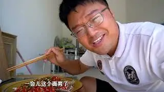 酷暑开胃大餐，爆椒鱼头面，3斤鱼头3种辣椒，让我欲罢不能，过瘾
