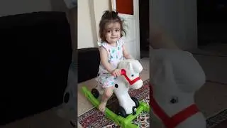 Sallanan At -  Bebek Videoları - Sevimli Eze - Oyuncak At - &Ccedil;ocuk Video İzle
