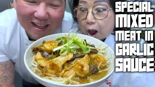 Фирменное блюдо китайской кухни на вынос: ассорти из мяса в чесночном соусе 🧄🍗🍤🥩