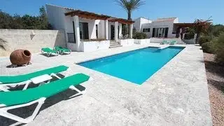 Menorca: Chalet con apartamento para invitados en Trebaluger