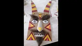 Кукерска маска от отпадъци