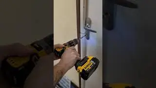 ouverture de porte Verrouill&eacute;e. door opening