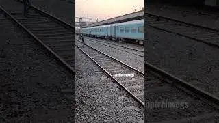 🚉12668 Rajya Rani SF Express Arriving Khagaria junction 🚂👮🚃😍💯#shorts #viral #developtrainvlogs