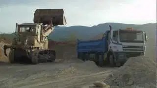 CAT977L LOADING DAF CF85