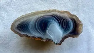 Gorgeous Botswana Banded Chalcedony Agate, let&rsquo;s see what we&rsquo;ve got@RiskyRebelRockhounder 