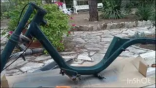 Piaggio Bravo abbandonato nel bosco. Ultimi lavori di carrozzeria. Ciao, si, boxer e gilera cba.