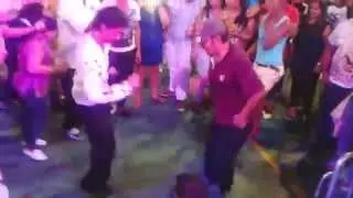 Duelo de bailadores en la DescarGa en el Barrio. Lima, Perú 4.30 a.m.