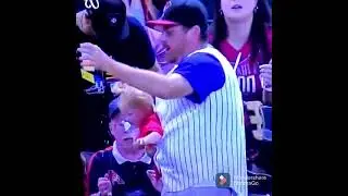 pap&aacute; atrapa pelota de b&eacute;isbol con una sola mano/viral video atrapa pelota de b&eacute;isbol con una mano/