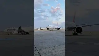 B777 final turn into stand #emirates #flight #travel #sky #youtube #youtuber #short #shorts #video