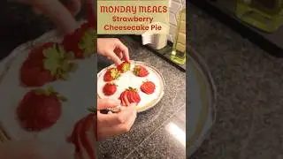 Strawberry Cheesecake Pie in 30 seconds 🍓🥧