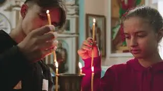 Anastasia en Dimitru uit Moldavi&euml; ontsteken het licht als symbool van geloof, hoop en liefde