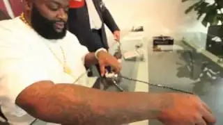 Rick Ross The Boss Spends $600.000 dollars On Rolls Royce, Diamonds And Jewelery From Johnny Dang !!