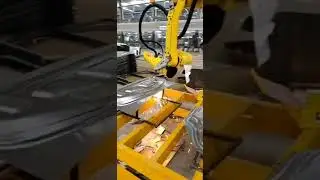 Robot laser cutter with Raytools BT210S head, HYD 1000L height sensor