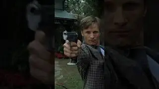 Viggo Mortensen uses a Beretta 92FS Inox Ed Harris SIG-Sauer P220. A History of Violence (2005) 📽