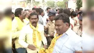 TDP leaders protest outside BJP president's residence