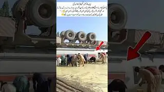 Mian Channu Ghee Truck Overturned &mdash; People Fill Containers 🍯 #MianChannu #Ghee #Viral #FloodImpact
