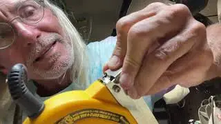 How to insert staples in an electric staple gun