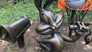The bugs bunny statue in Leicester Square London   #bugsbunny #looneytunes #london #leicestersquare