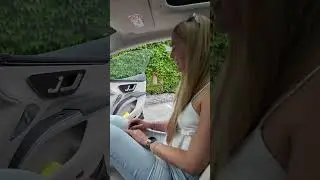 💡Automatic doors that can be controlled from the infotainment system in the updated Mercedes EQS