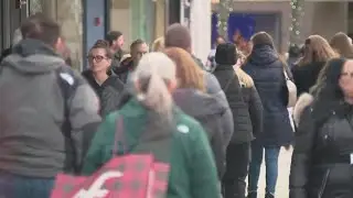 Westfield Old Orchard Mall in Skokie buzzing with last-minute holiday shoppers