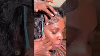 Favourite while doing hair😍 Fab work: @baybeehair(TK)#babyhair #edges #edgeslaid #sidepart