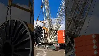 300 ton lift 🏗️💪🏻 #constructionequipment #crane #demag #crawlercrane #heavyequipment #terex