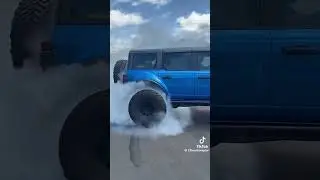 V8 7.3 Godzilla swapped bronco raptor burnout #bronco #fordperformance #ford #burnout #notmyvideo
