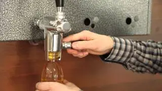7/8 Llenado de cerveza artesana en Growler  con el dispensador PEGAS Novotap, para llevar a casa