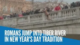 Romans jump into Tiber river in New Year's Day tradition