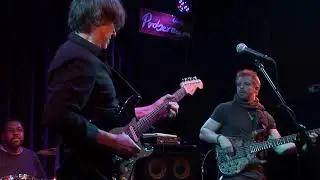 Mike Stern's Comments - followed by Dean Brown&rsquo;s AMAZING solo