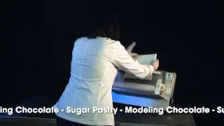 Pastaline Mini sfogly Dough sheeter - Modeling chocolate