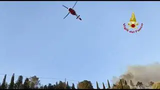 CINIGIANO - Canadair e elicotteri in azione per spegnere l'incendio