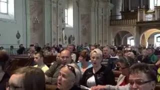 Kosdi zarándokok ének  vezetésével zengett a csíksomlyói kegytemplom