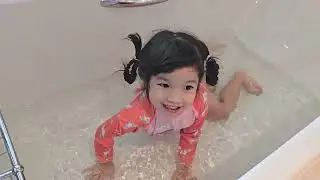 ตะลุยเล่นสระน้ำ เล่นฟองสบู่อ่างน้ำโรงแรม Grande Center Point Surawong in Bangkok l พี่พุฒิน้องพริ้ม