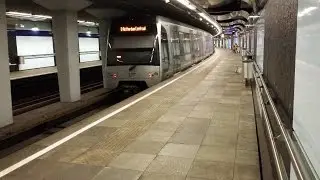 RET Metro 2*Type SG3 op Stadhuis richting Rotterdam Centraal
