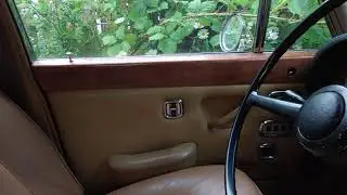 Barn find abandoned Roll's Royce.