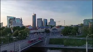 Vilnius puiki panorama, upės krantine Congress viezbutis, zalias tiltas
