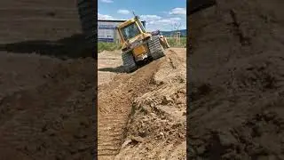 Cat D5 LGP schiebt B&ouml;schung