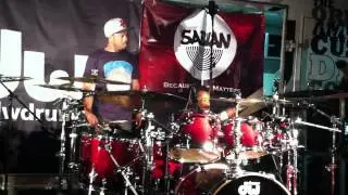 4 year old plays Tony Royster Jr.'s kit at clinic