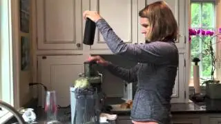 30Second Mom Video: Jan Mostrom Shows You How to Make Healthy, Delicious Green Juice