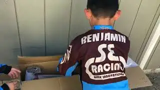 Unboxing my new se bikes Lil Flyer