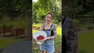 Realistic strawberry garden harvest 🍓 #gardenharvest #homegardening #gardentips