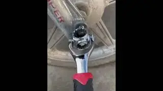 1pc 8 in 1 Socket Wrench, Multifunctional Ratchet with Non Slip Grip, 360&deg; Rotation, for Car Tire Re