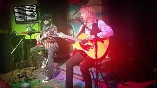 Tony Burlingame and Bart Jenkins performing Stuck in the Middle With You, by Stealers Wheel