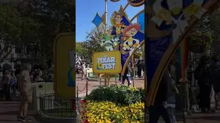 The Pixar Fest decorations look so good! #disneyland #disneyparks #pixarfest #californiaadventure