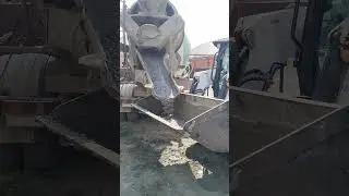 Выгрузка бетона под бобке.