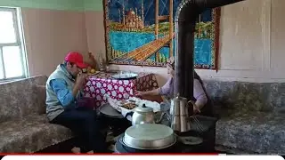 KIRMIZI ŞAPKA  PAZARA GİDER   BOŞ GELMEZ KÖYDE  YAŞAM
