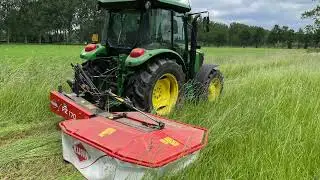 John Deere 5E mowing with Kuhn PZ170. SOUND!! POV!!