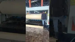 Big wood spindle veneer peeling machine #veneercutter #manufacturing #woodworking